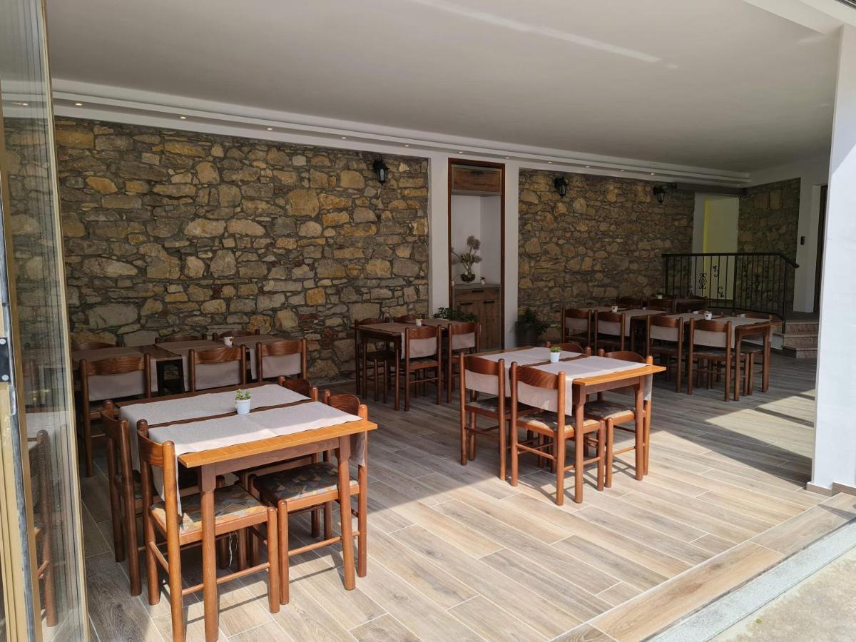 Restaurant & Apartments Getaway Pri Kobalu Vipava Exterior photo