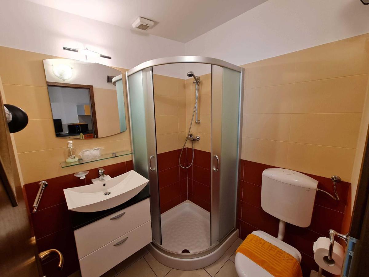 Restaurant & Apartments Getaway Pri Kobalu Vipava Exterior photo